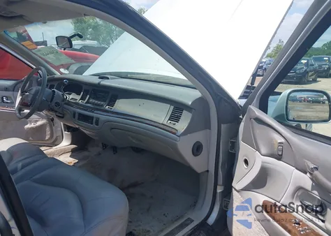 1995 Lincoln Town Car Signature/Spinnaker from USA, damaged, VIN 1LNLM82W6SY643714